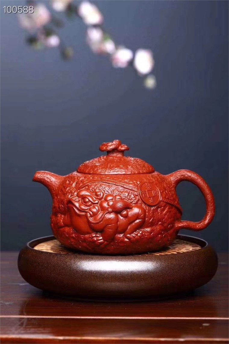 周龙华作品 富贵金蟾供春图片