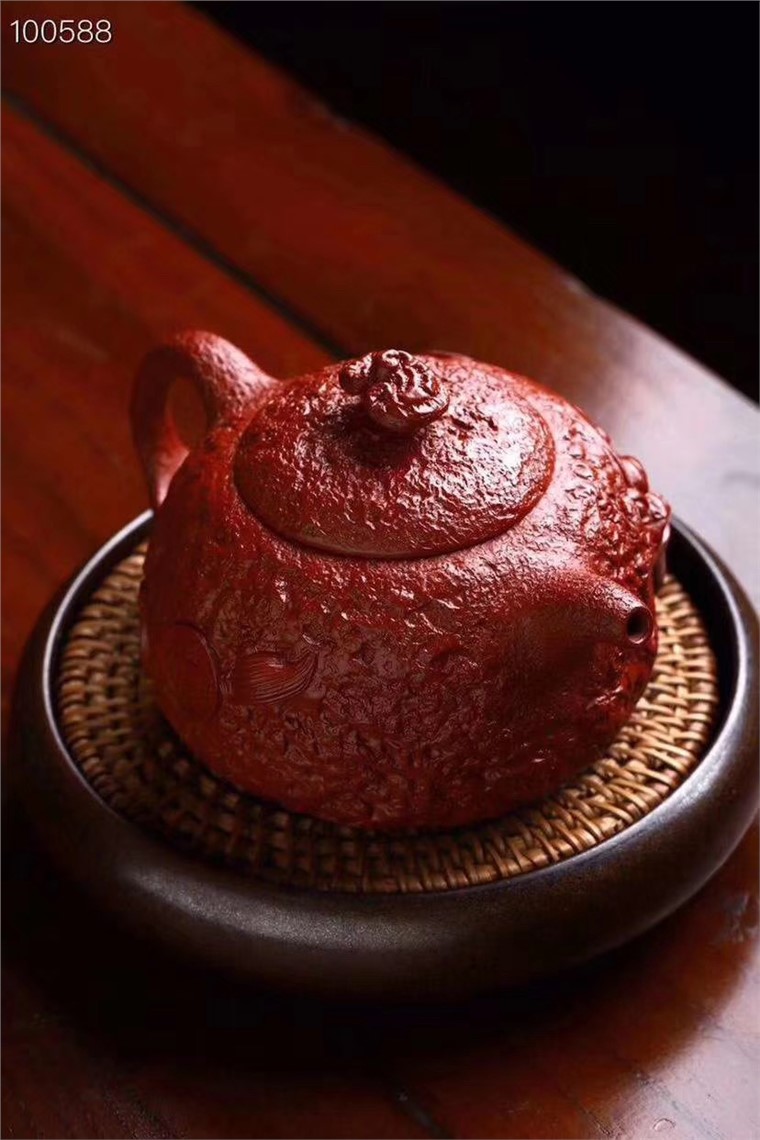 周龙华作品 富贵金蟾供春图片