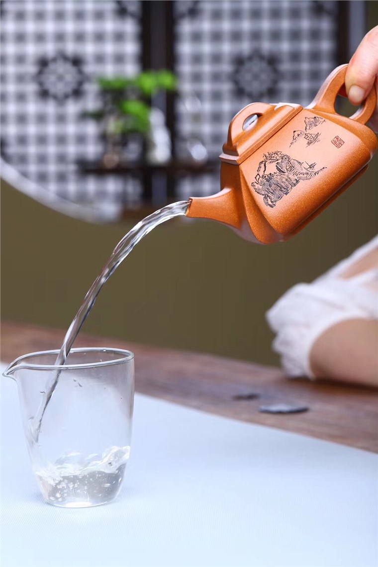 王勤大作品 抽角石瓢