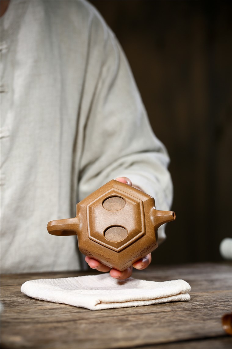 吴余生作品 六方牛盖莲子图片