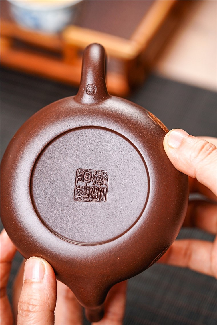 陈卫明作品 行云如意壶