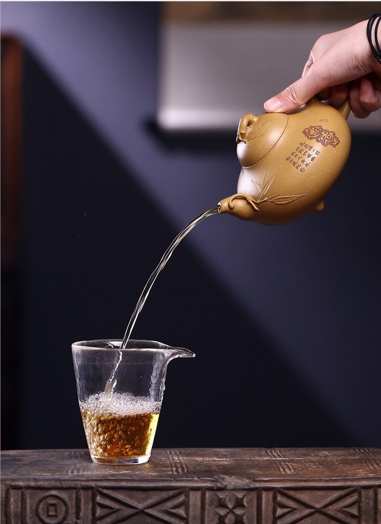 陈卫明作品 三足竹鼎