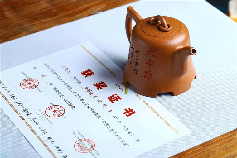 王勤大作品 金钟图片