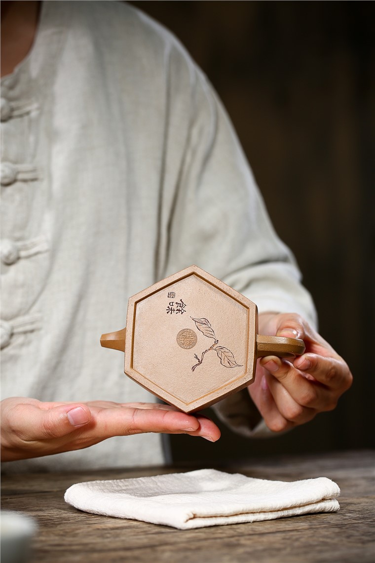 吴余生作品 六方牛盖莲子图片
