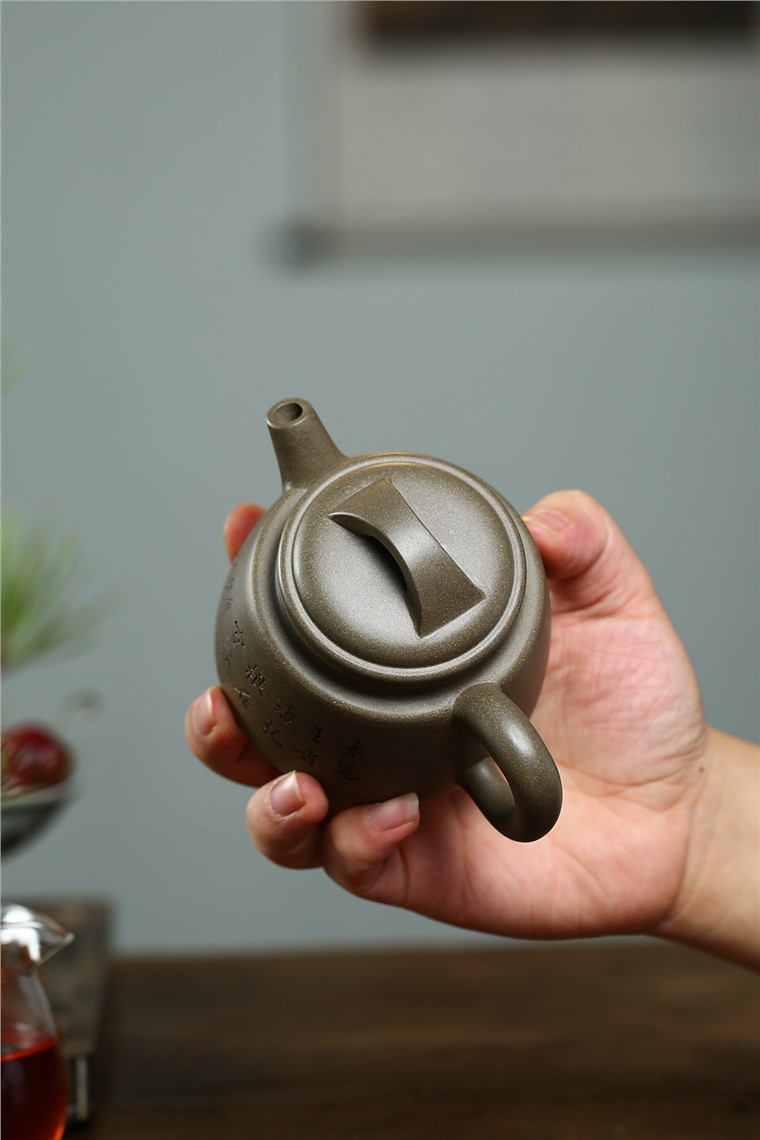 戚志君作品 兰花古钟图片