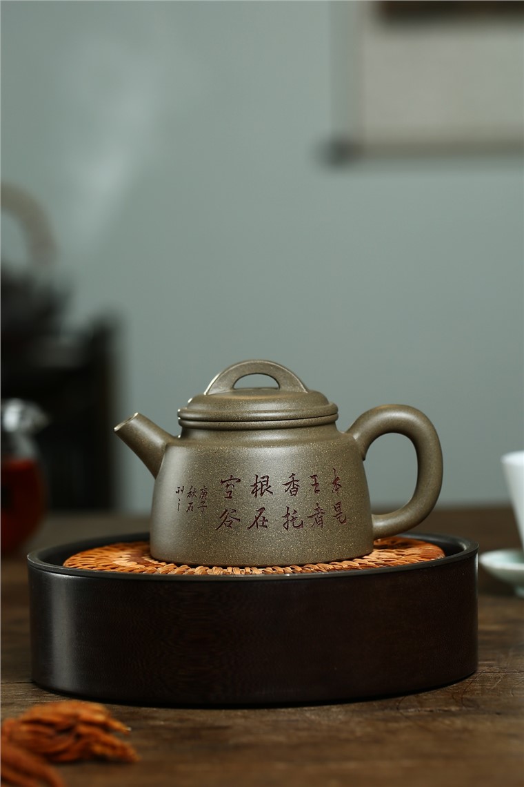 戚志君作品 兰花古钟图片