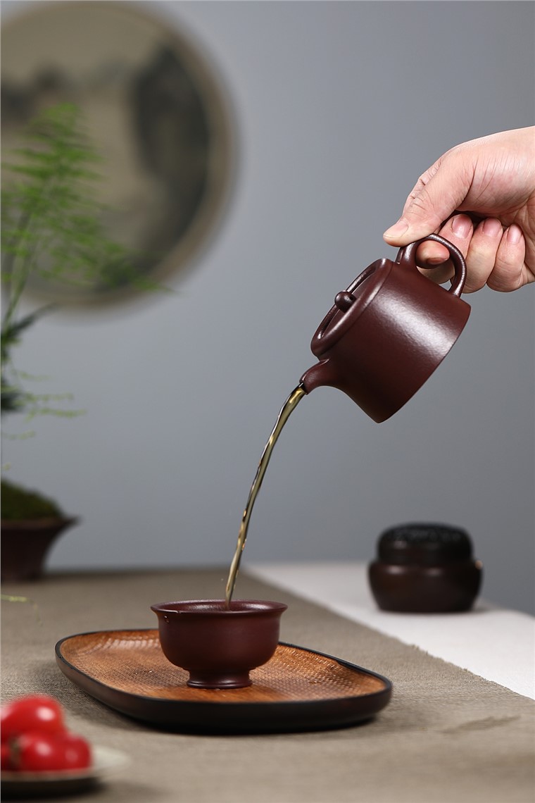 龚美娟作品 井瓦壶