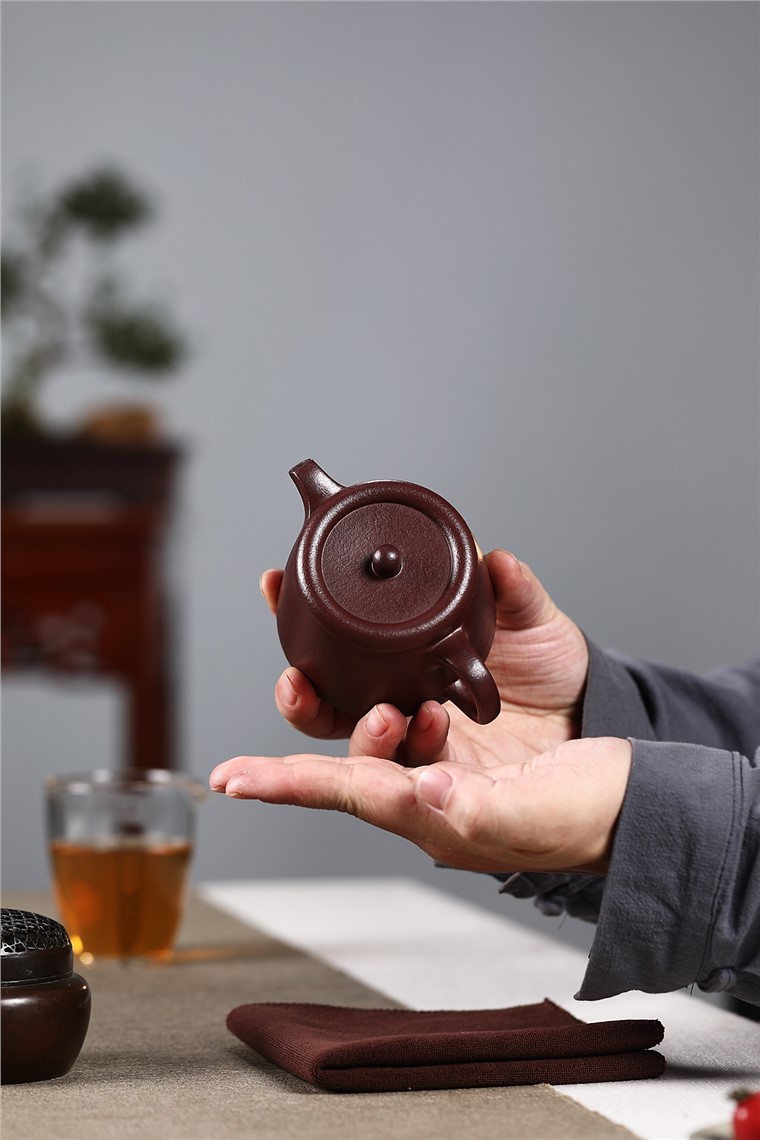 龚美娟作品 井瓦壶图片