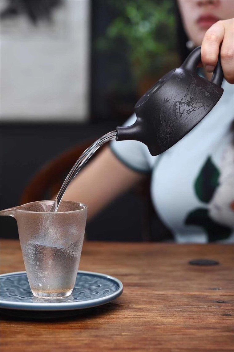 庞妮作品 牛盖石瓢