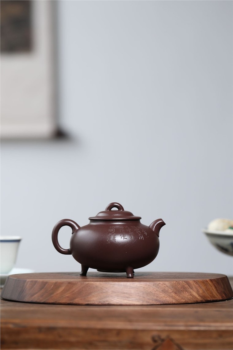 王正俗作品 三足圆鼎图片