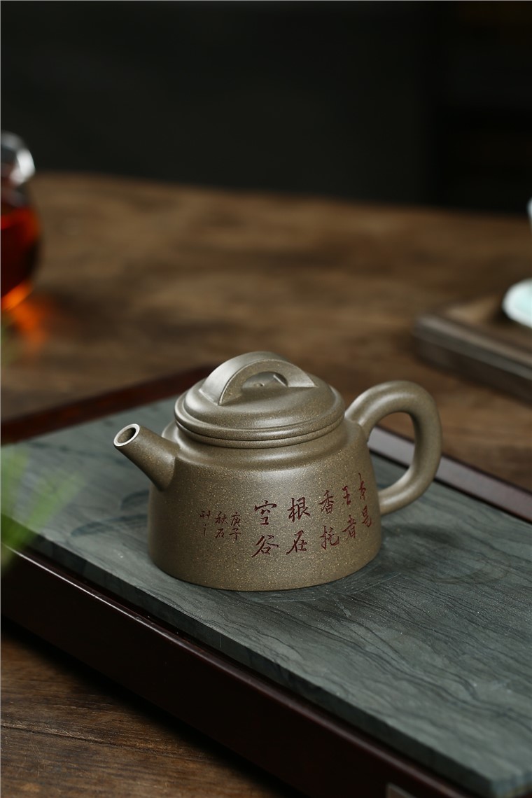 戚志君作品 兰花古钟图片