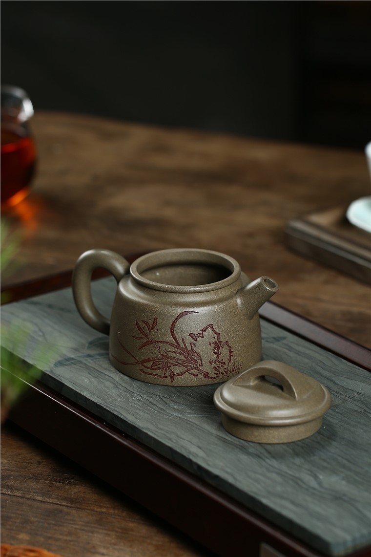 戚志君作品 兰花古钟图片