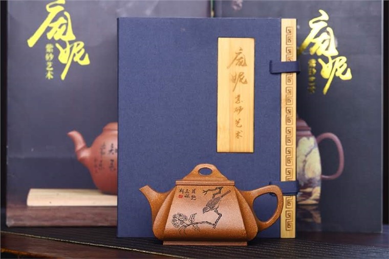 庞妮作品 抽角石瓢