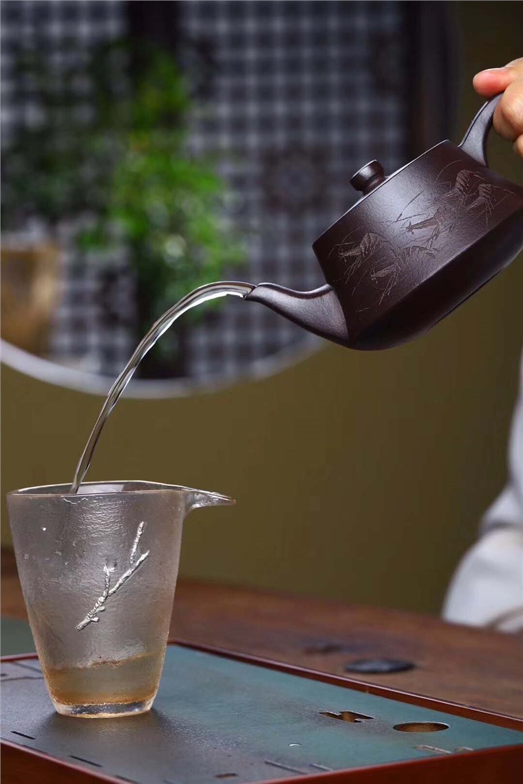范菊英作品 柱础