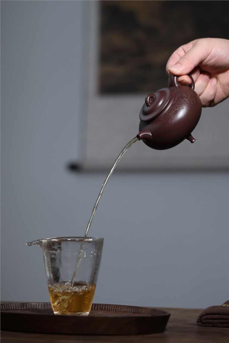 王正俗作品 三足圆鼎