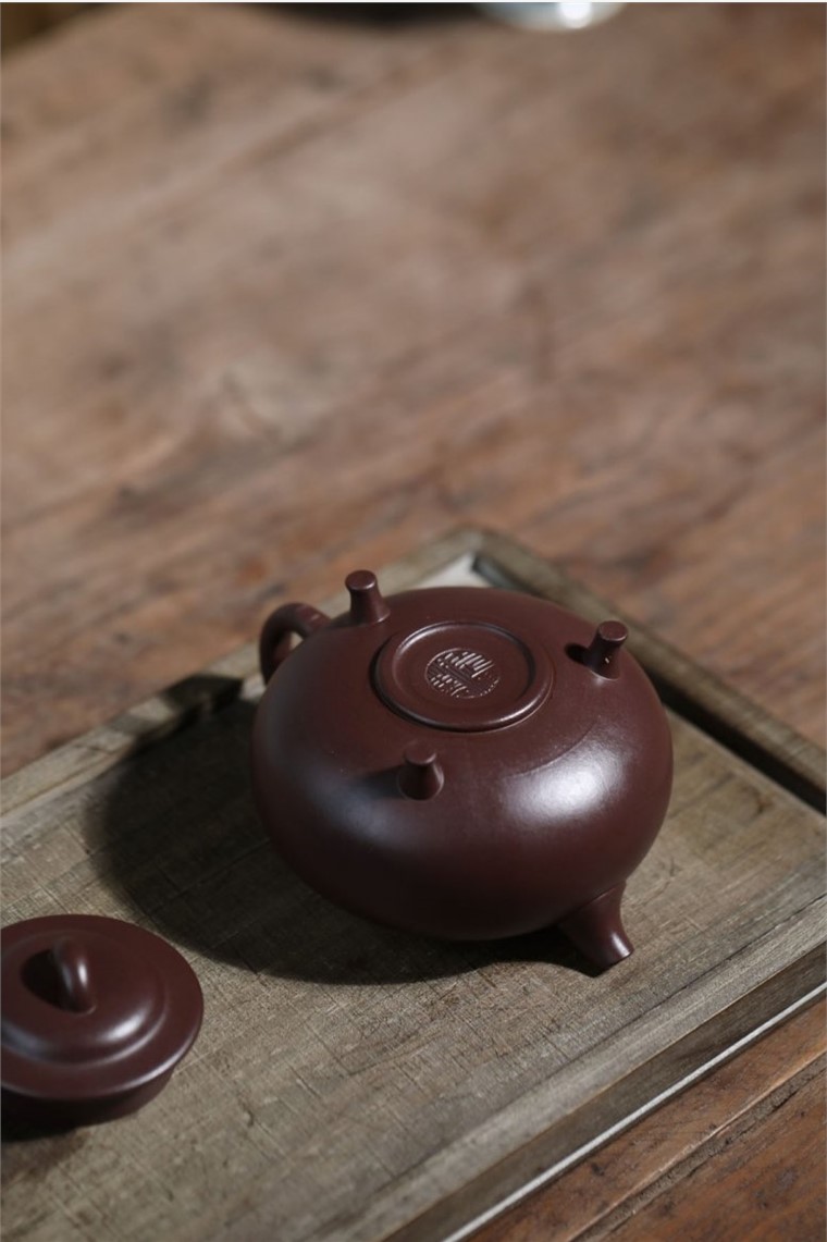 王正俗作品 三足圆鼎图片