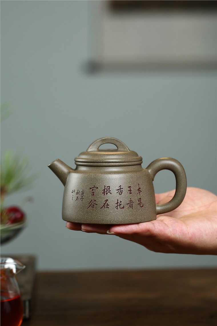戚志君作品 兰花古钟图片