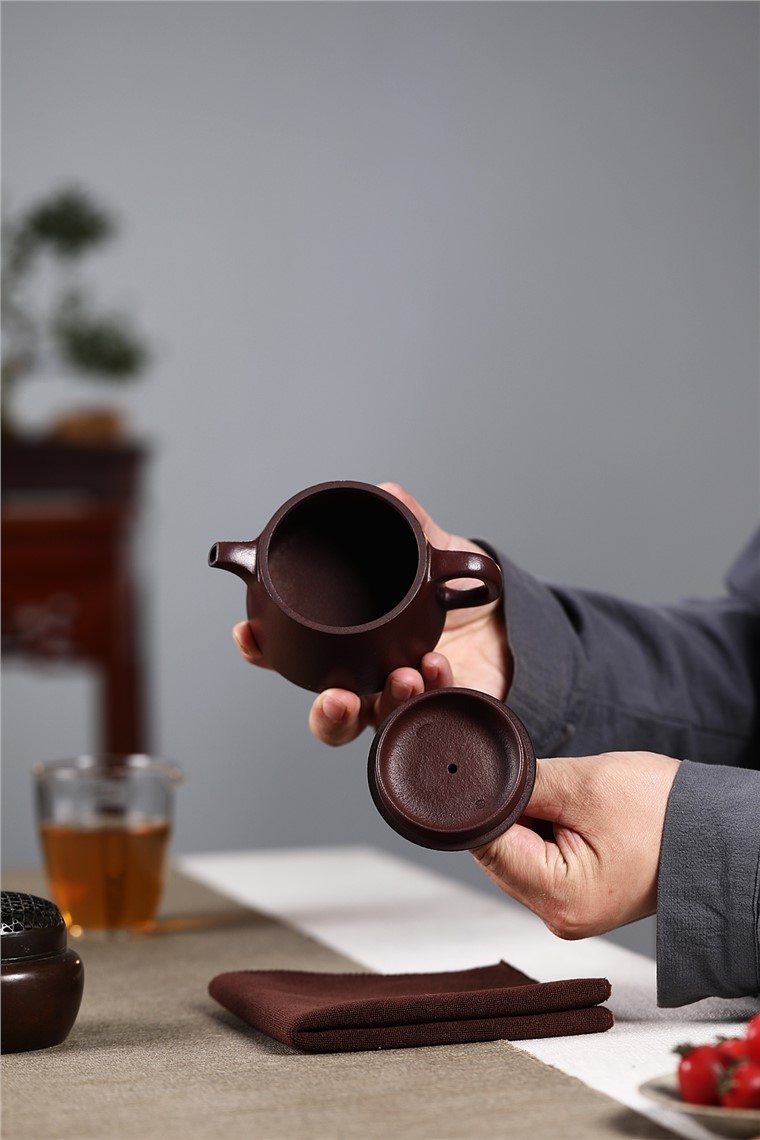龚美娟作品 井瓦壶图片