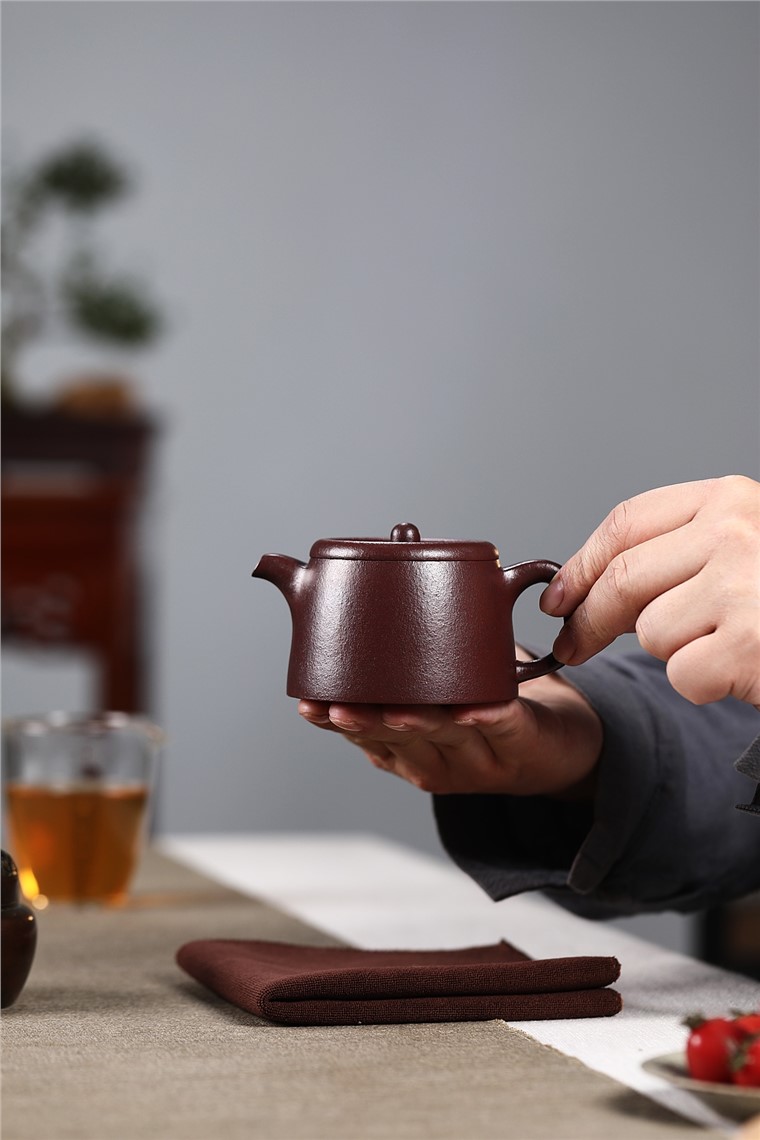 龚美娟作品 井瓦壶图片