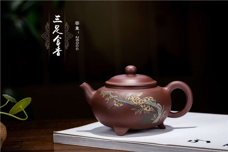 尹燕芳作品 三足含香图片