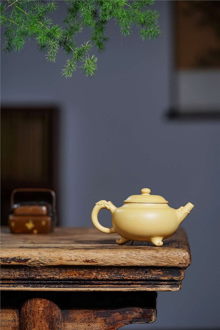 范彩勤作品 三足龙韵图片