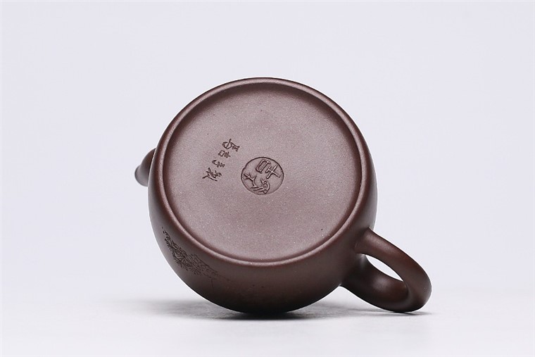 马吉作品 秦权