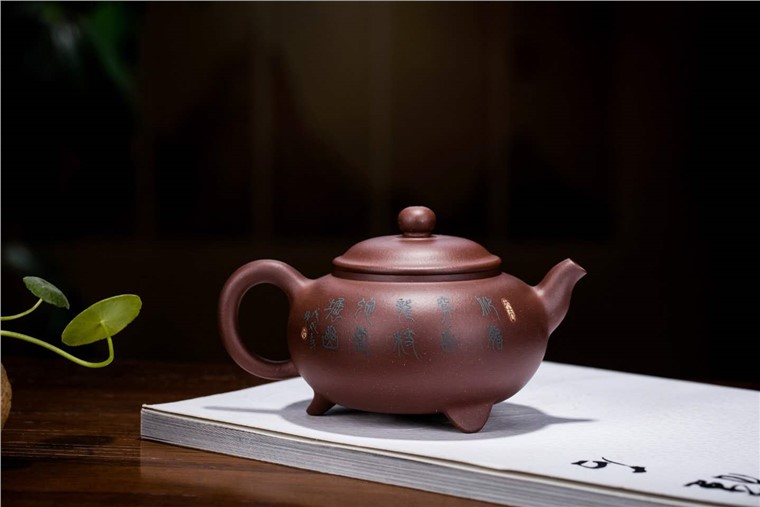 尹燕芳作品 三足含香图片