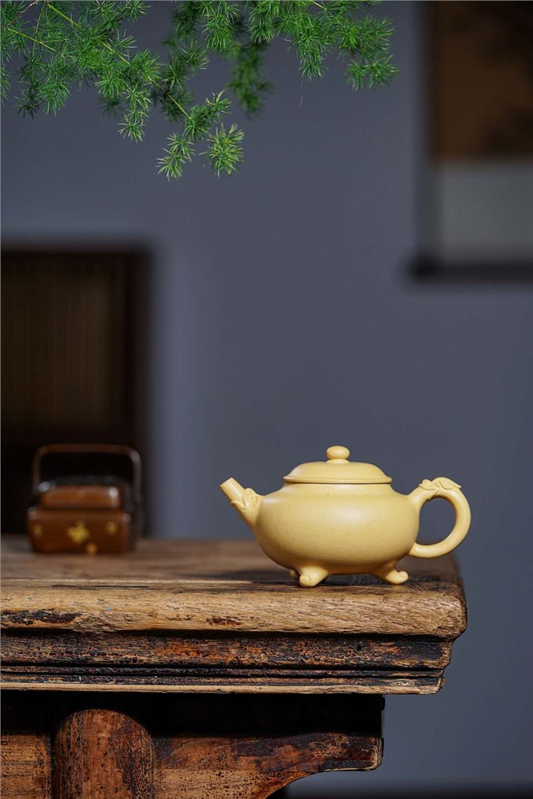 范彩勤作品 三足龙韵图片