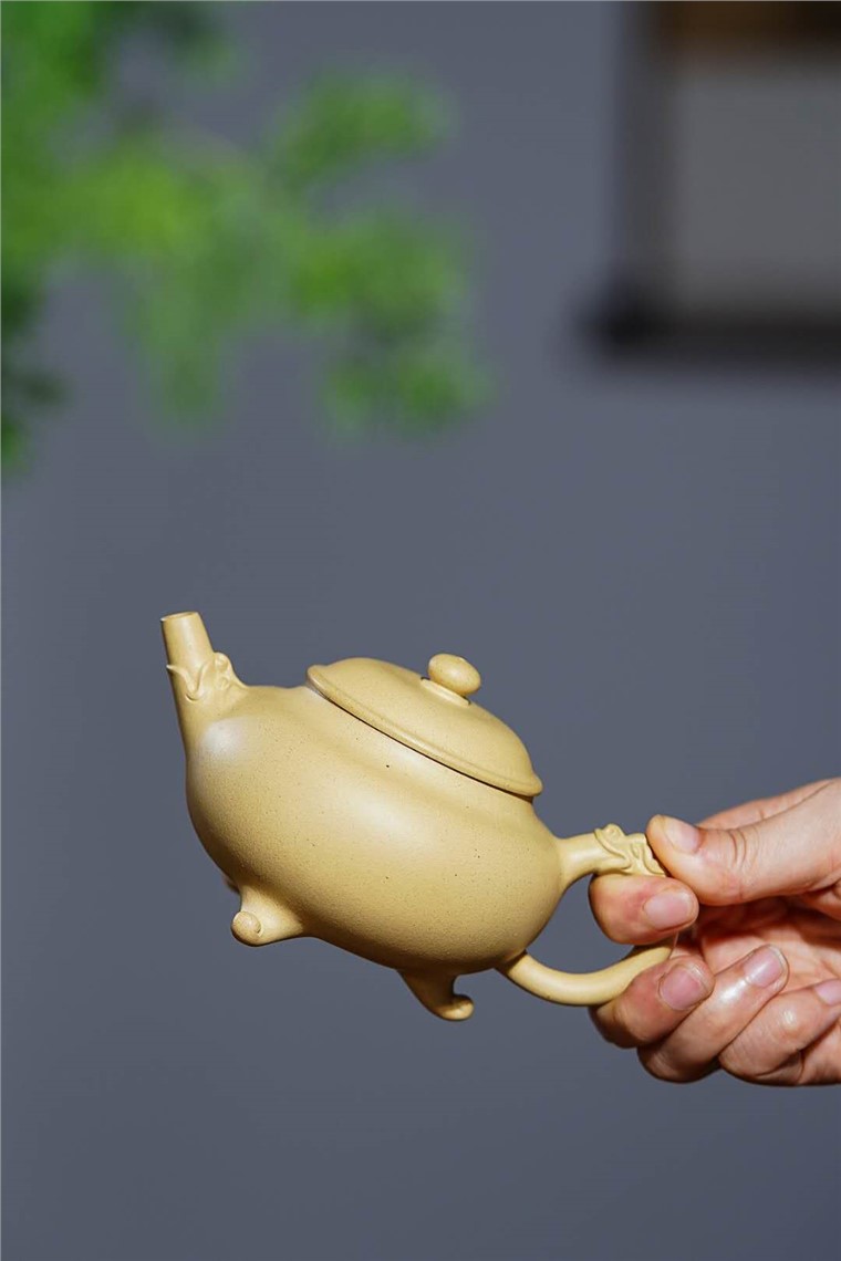 范彩勤作品 三足龙韵图片