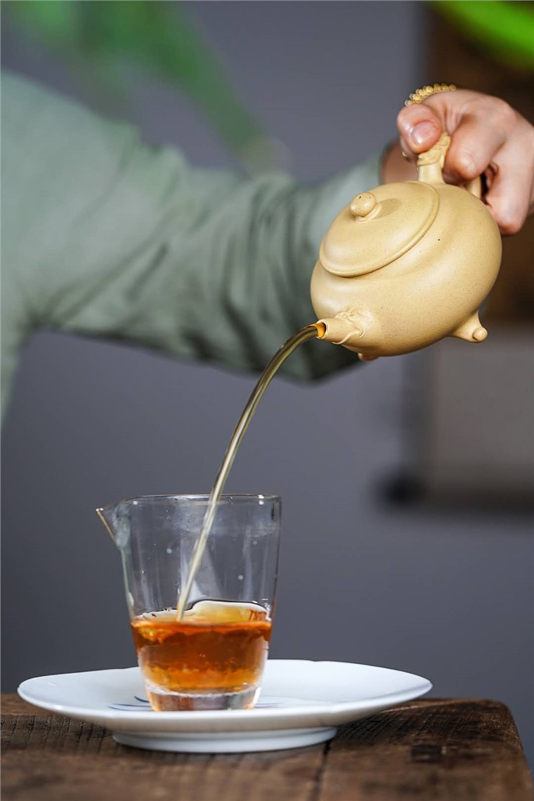 范彩勤作品 三足龙韵