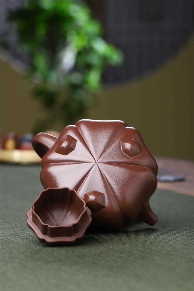 刘浩作品 三足宝菱