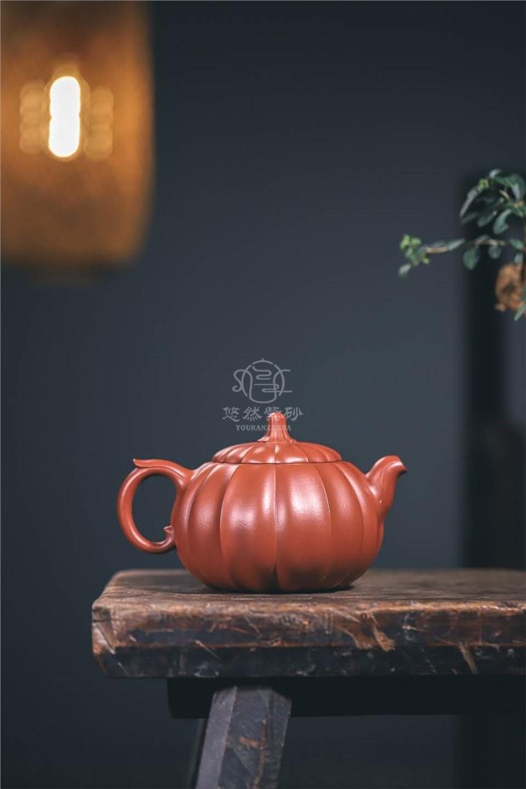 严伟作品 筋纹瓜趣壶图片