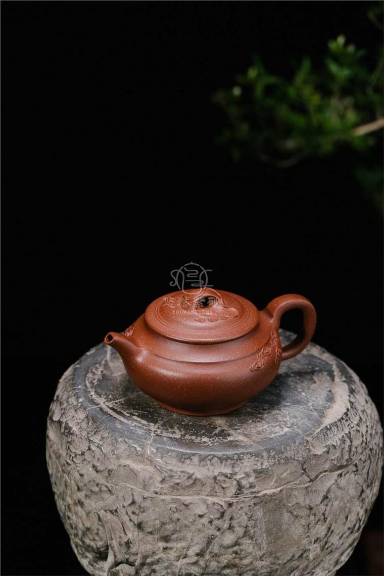 牟锦芬作品 彩云追月
