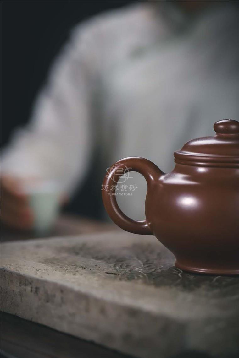 严伟作品 大亨掇只图片