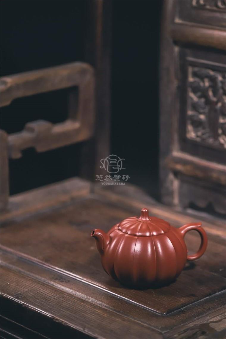 严伟作品 筋纹瓜趣壶图片