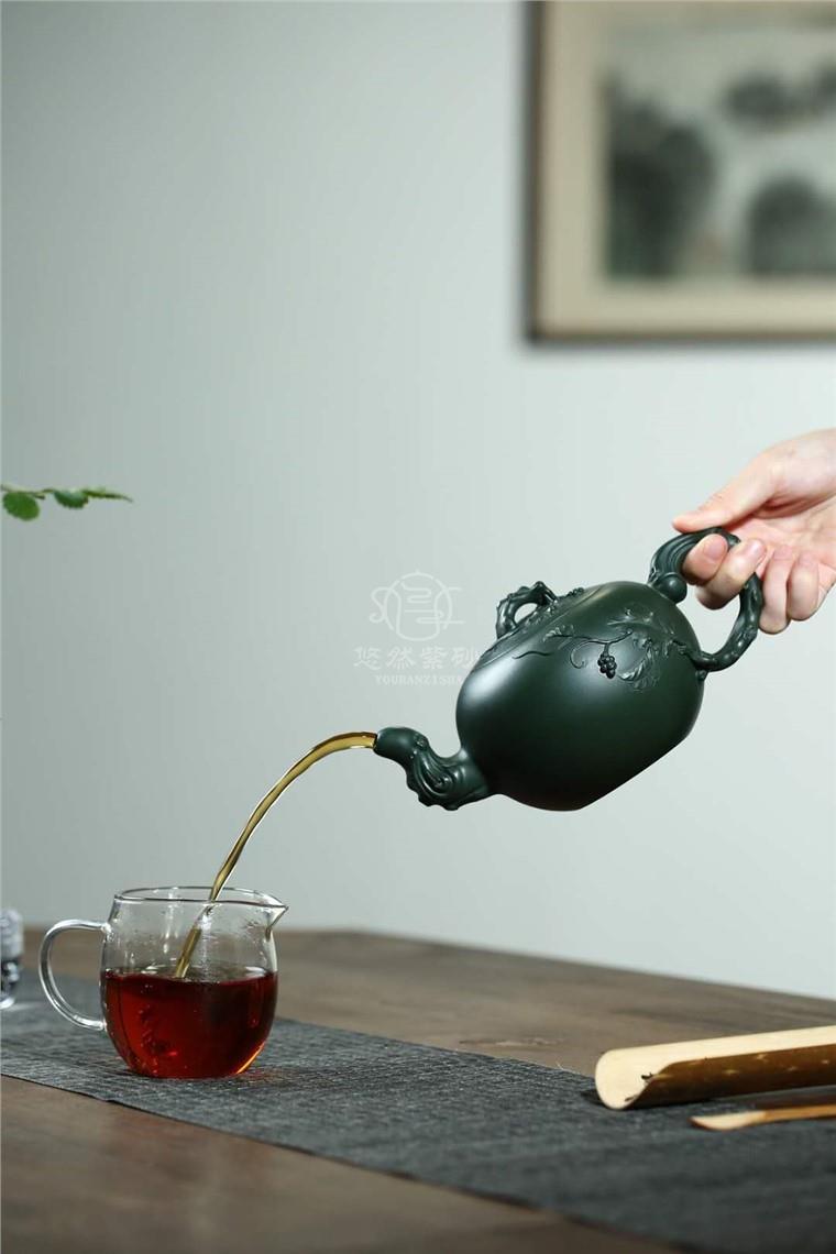 陈顺根作品 葡萄壶