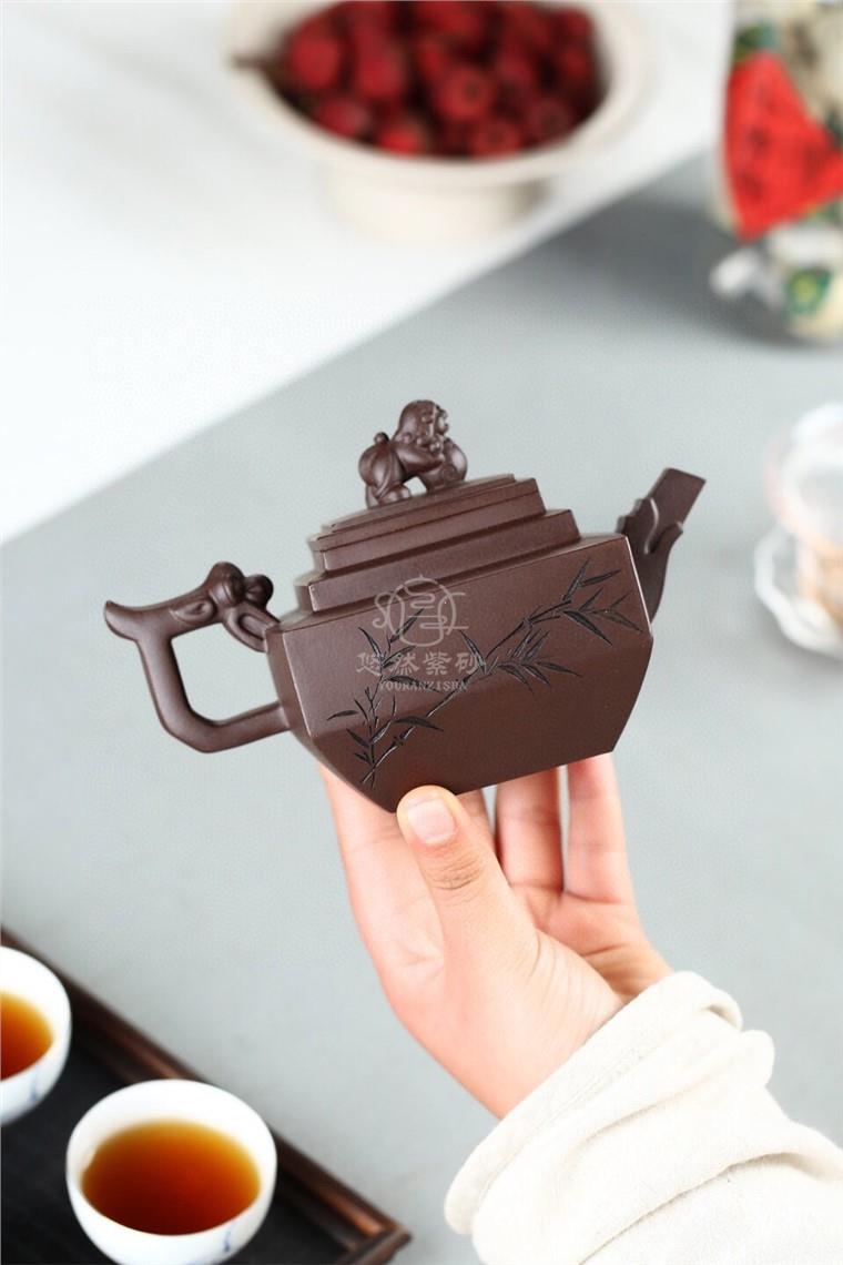 杨国琴作品 四方狮球图片