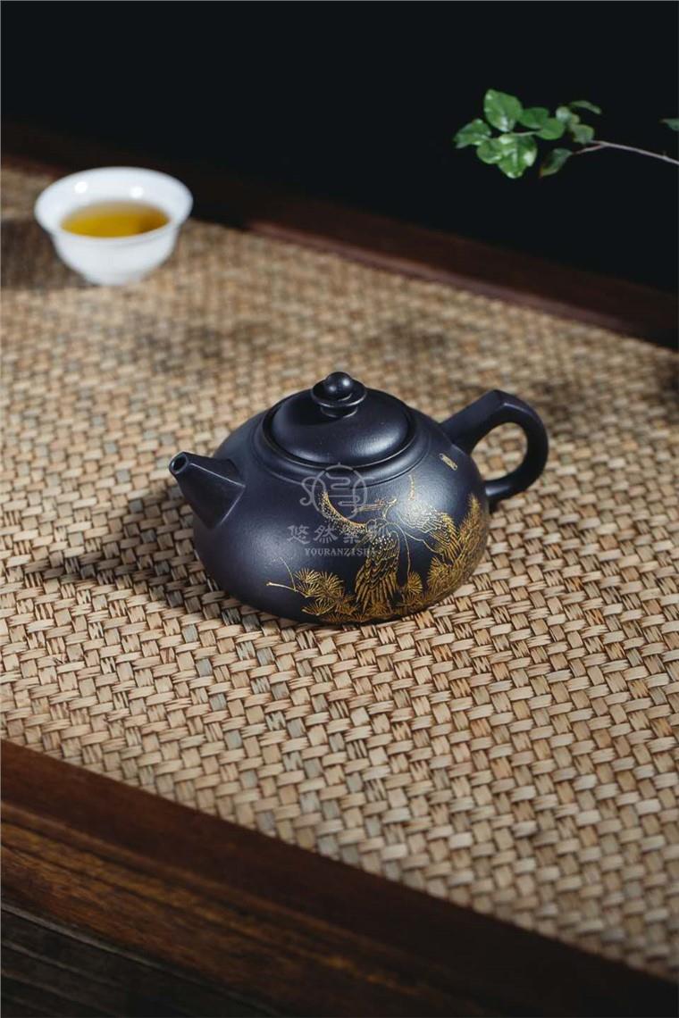 王岳龄作品 半月壶图片