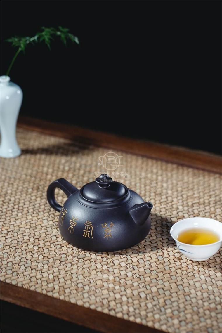 王岳龄作品 半月壶图片