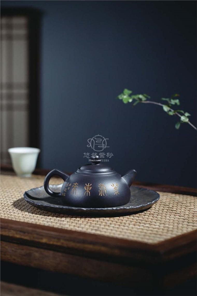 王岳龄作品 半月壶图片