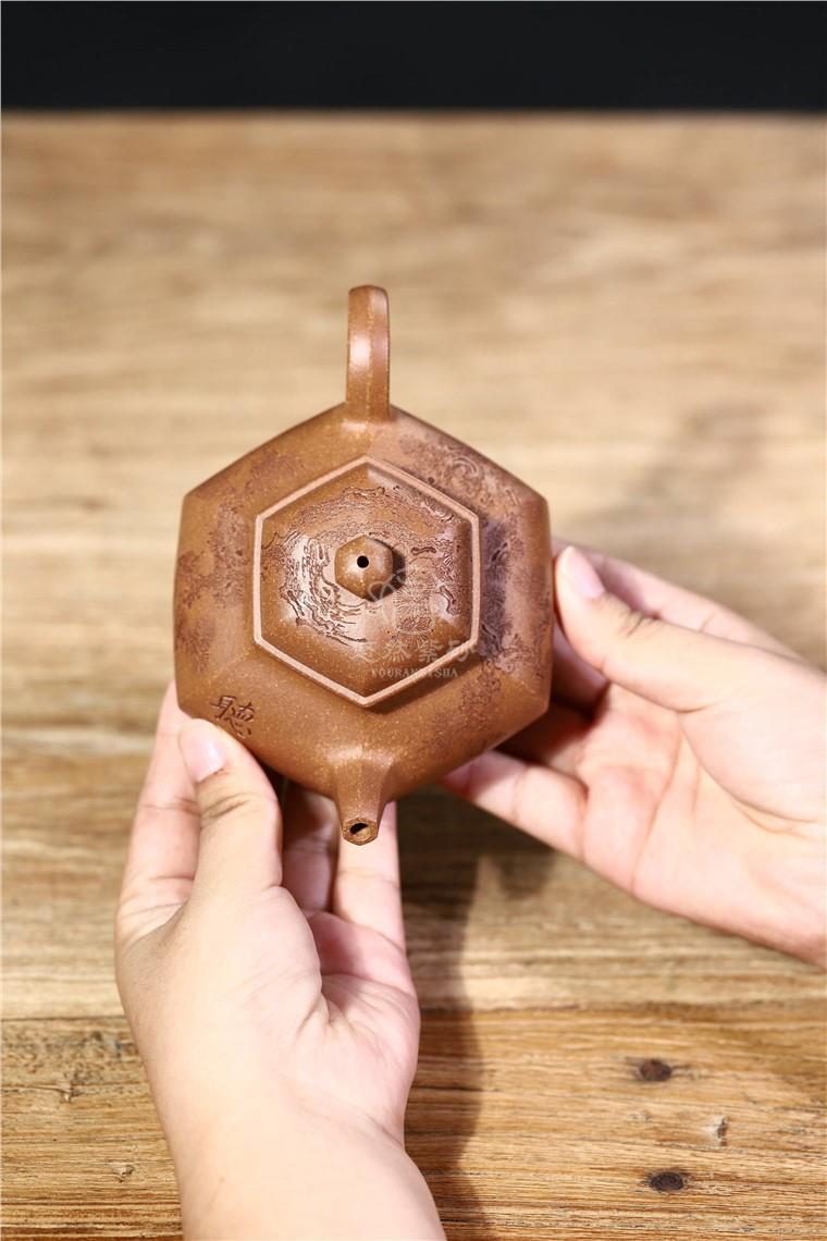 周莹作品 六方容天图片