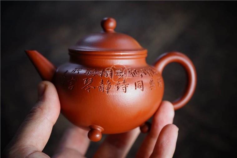 张成华作品 三足水平图片