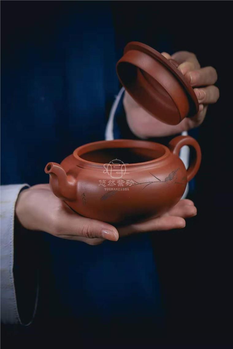 范微琴作品 菱韵壶图片