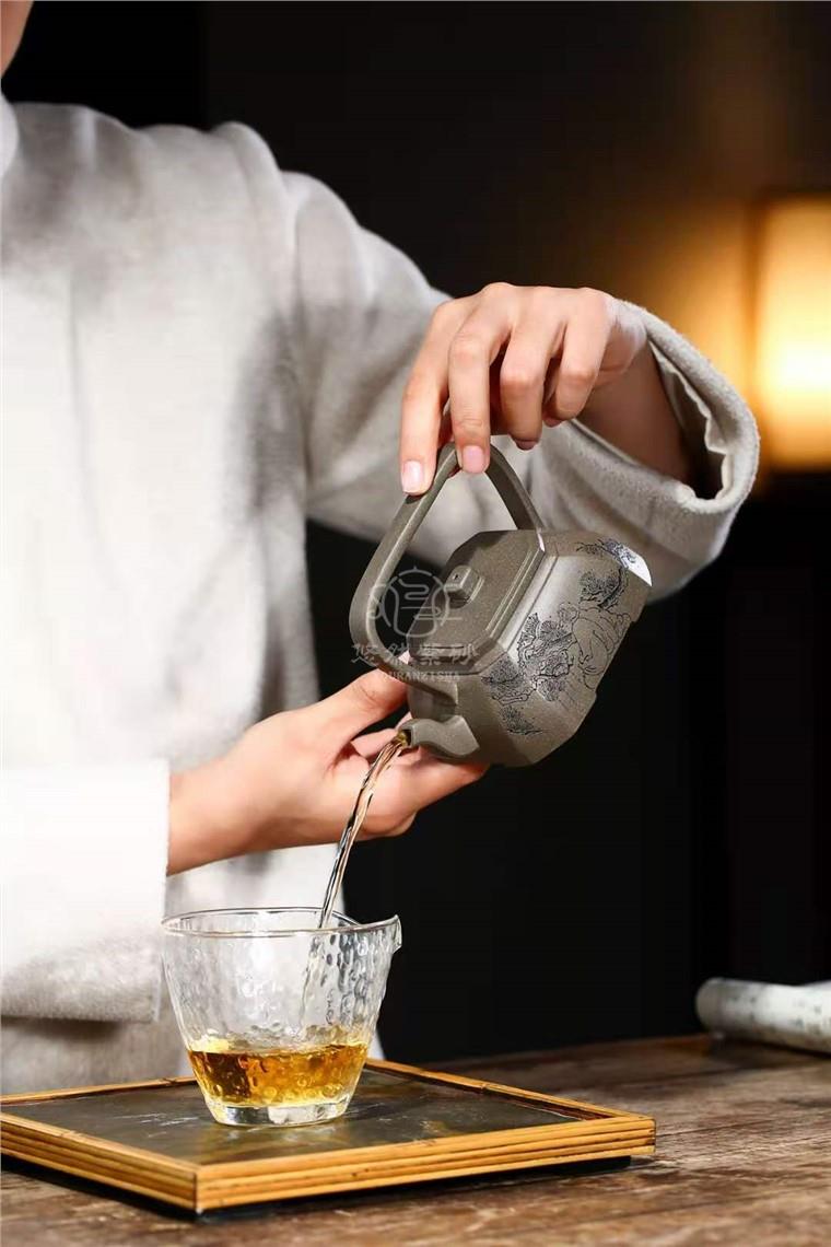 姚玲香作品 观今提梁