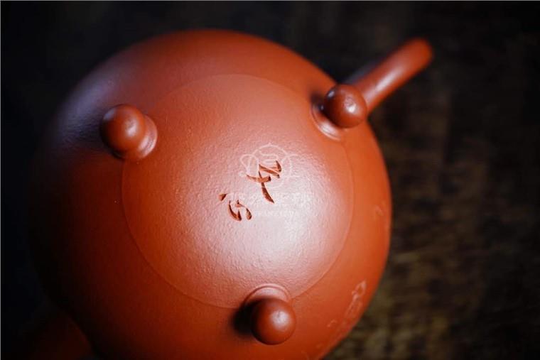 张成华作品 三足水平