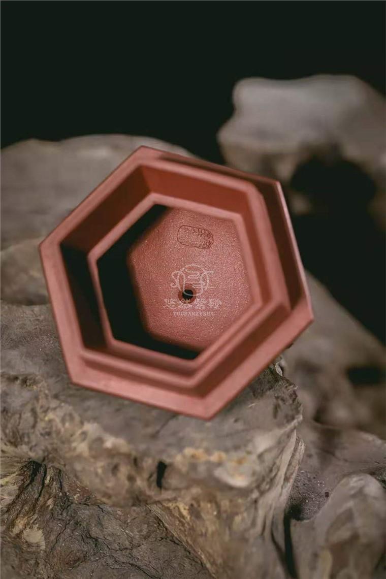 牟锦芬作品 六方掇球图片