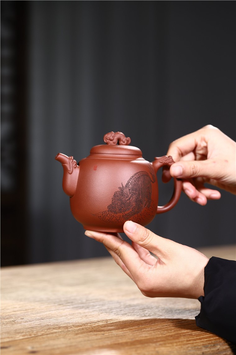 周莹作品 灵龙纳福图片