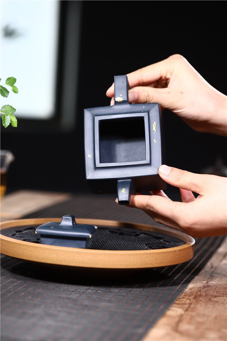 周莹作品 亚明四方图片