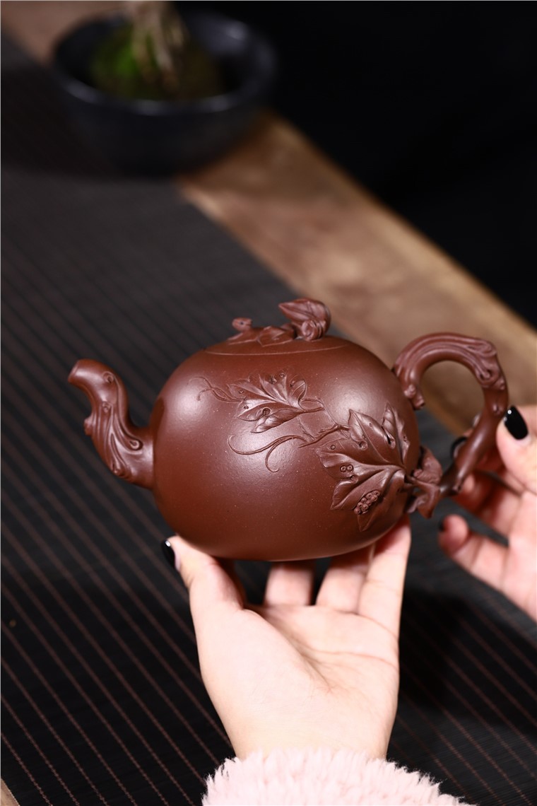 徐勤作品 松鼠葡萄图片