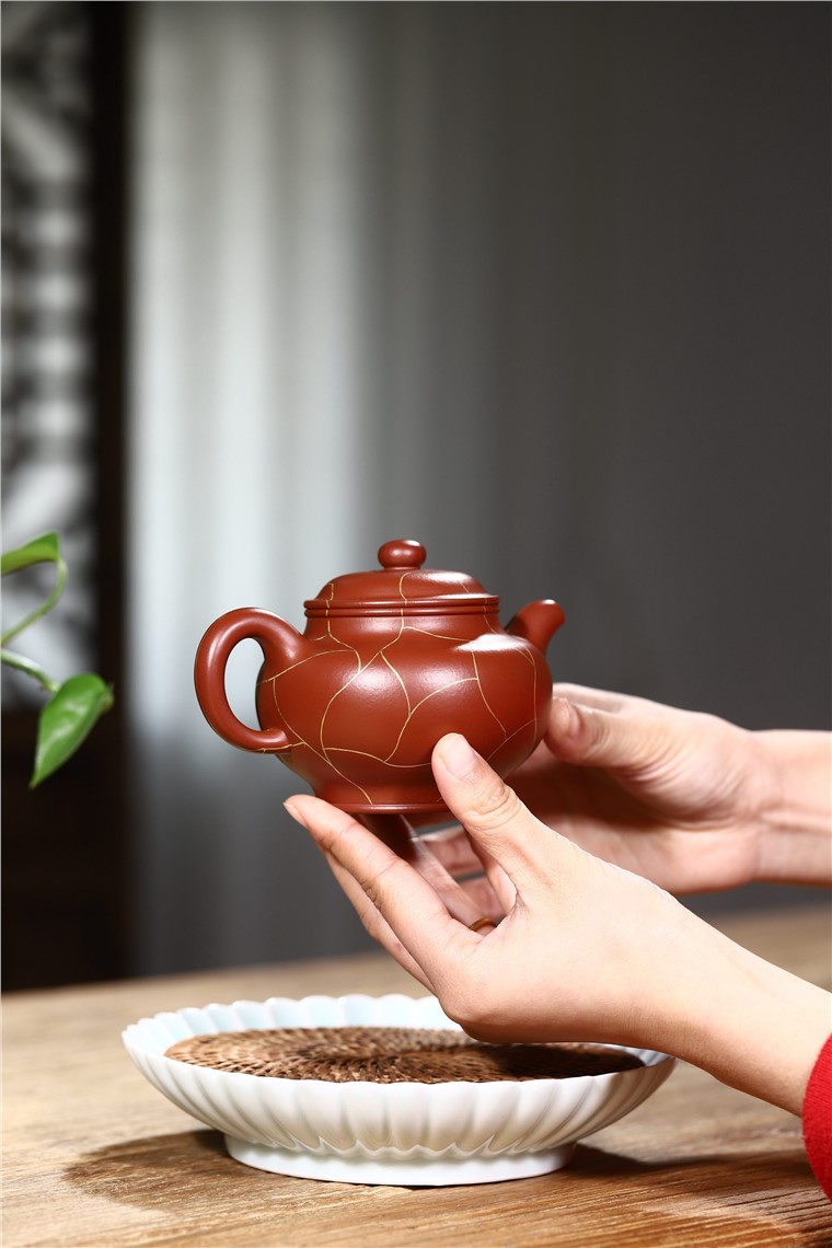 周莹作品 金纹掇只图片